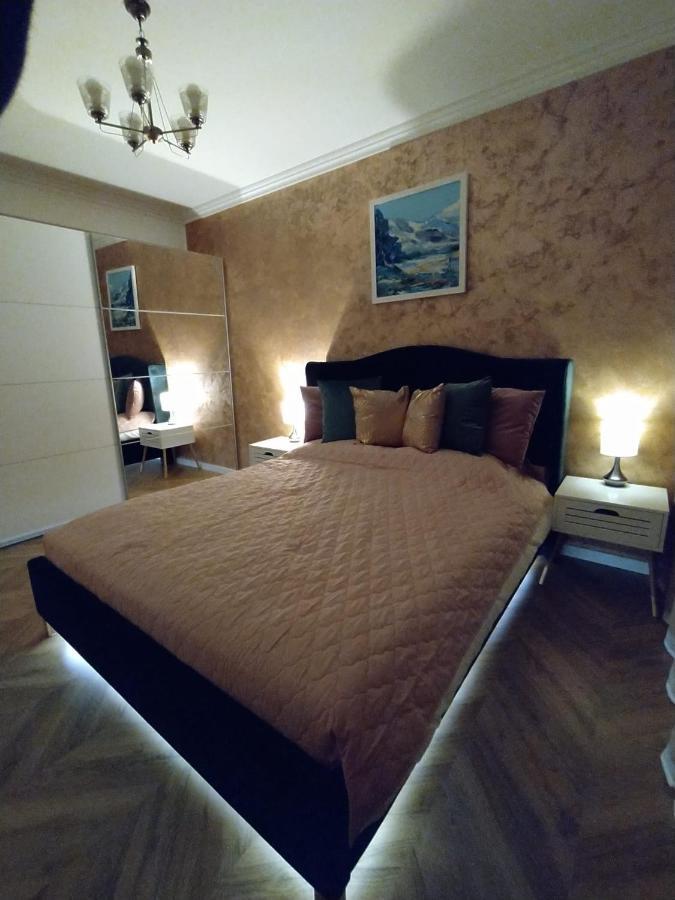 Ultracentral Pathfinder Apartment