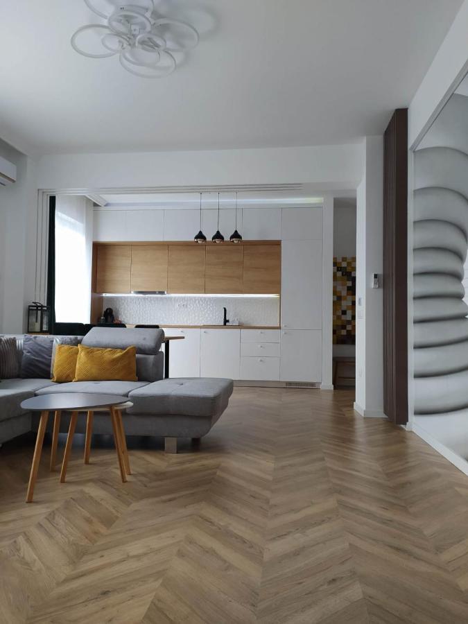 Ultracentral Pathfinder Apartment