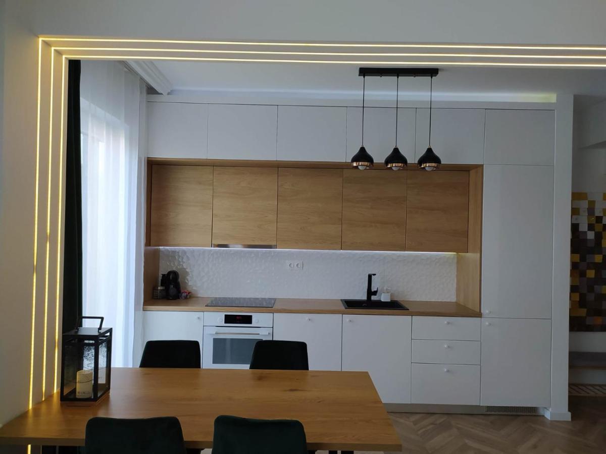 Ultracentral Pathfinder Apartment